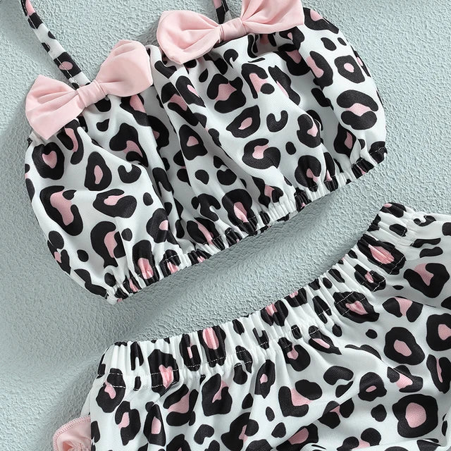 Élégance Estivale : Ensemble Maillot de Bain 2 Pièces Bébés Filles avec Chapeau