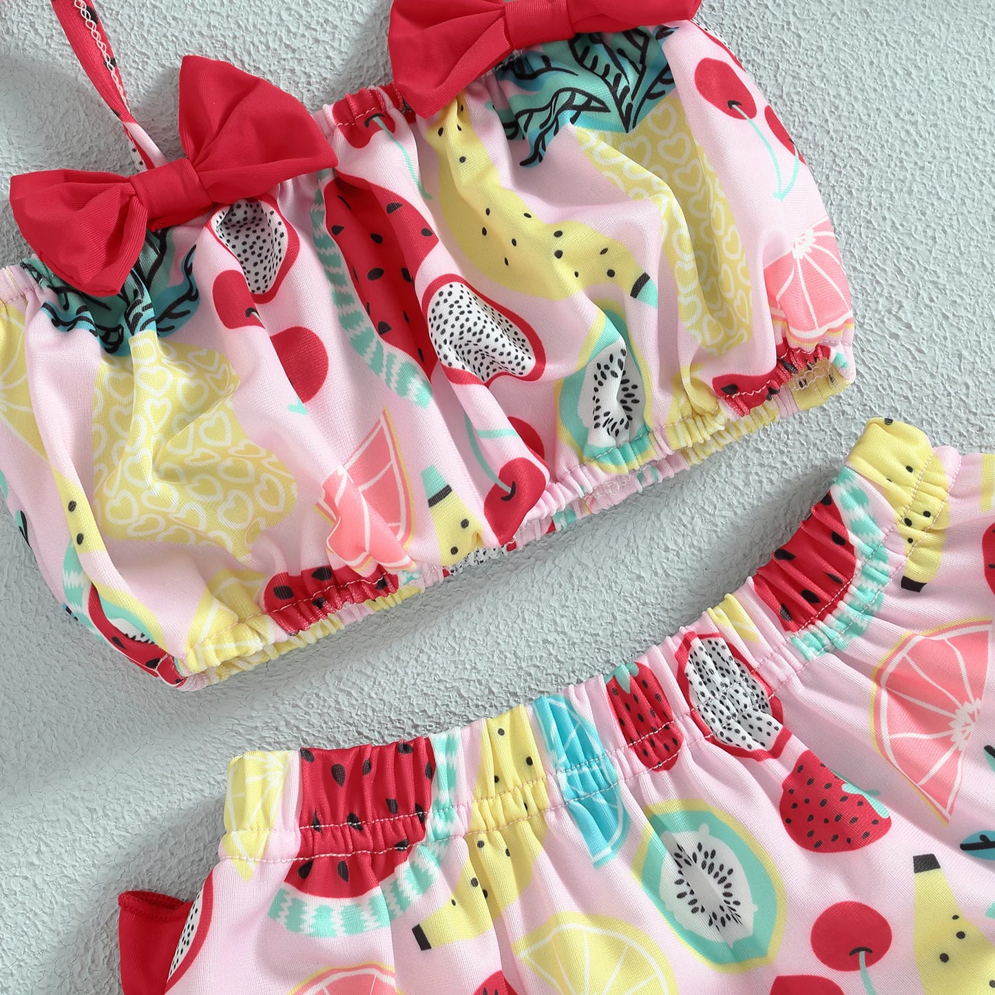 Élégance Estivale : Ensemble Maillot de Bain 2 Pièces Bébés Filles avec Chapeau